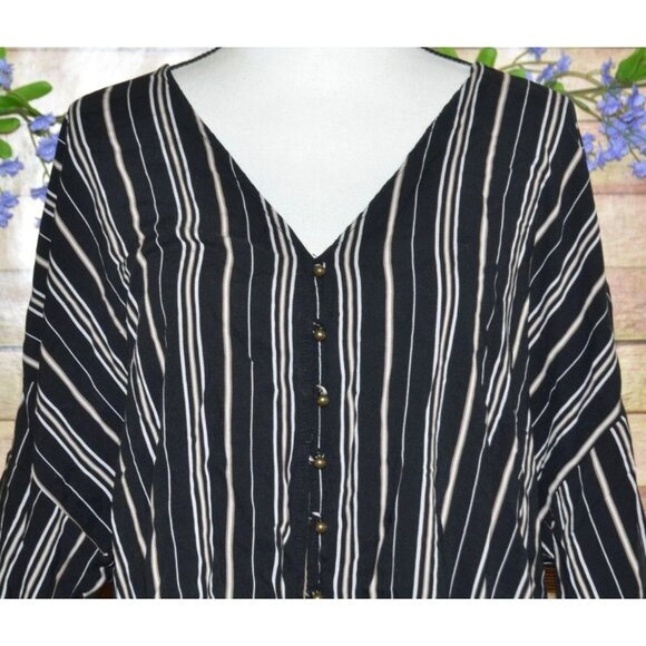 Maurices Black Button Front V-Neck 3/4 Sleeve Striped Blouse Top Size 2X - Picture 2 of 11